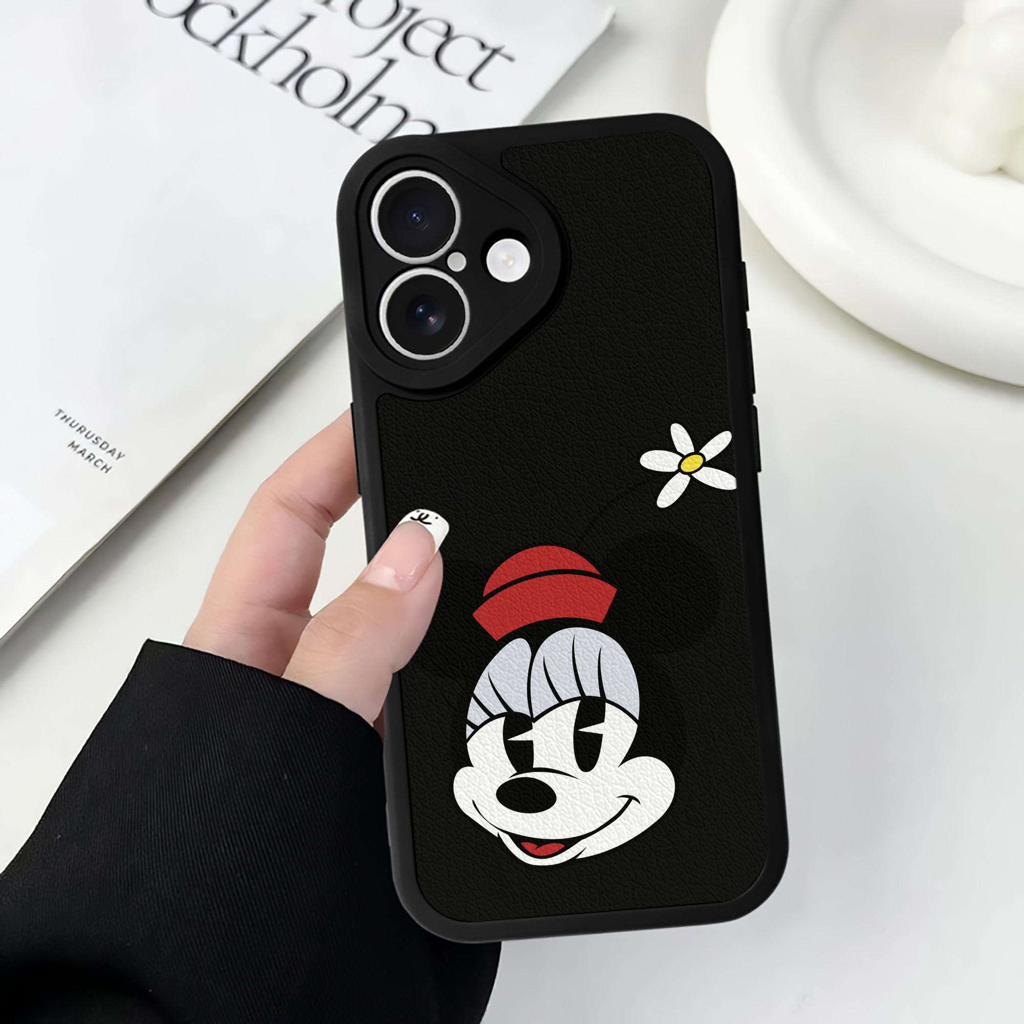 （画像用） ミッキーマウス Mickey Mouse 【iPhone 16シリーズ対応】シリコンスマホケース（レザー調） 材質：シリコン